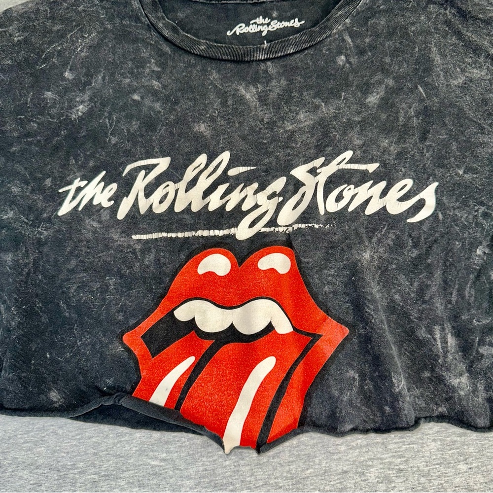 Distressed Rolling Stones Crop Top Black Acid Wash Grunge Thrashed Tee Women's L - Picture 3 of 7